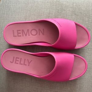 Lemon Jelly sandal slides in “Sunny Fuschia”.